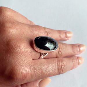 Fabuleux Vous La Stele Black Onyx Oval Ring