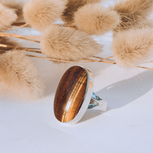 Load image into Gallery viewer, Fabuleux Vous La Stele Tigers Eye Ring
