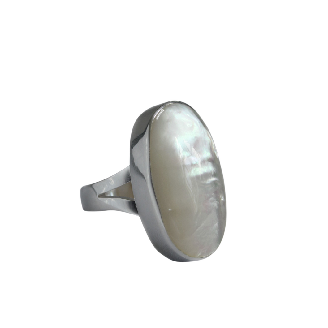 Fabuleux Vous La Stele Mother of Pearl Oval Ring