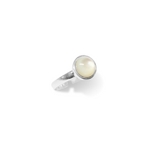 Load image into Gallery viewer, Fabuleux Vous La Stele Mother of Pearl Circle Ring
