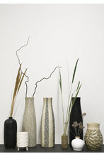 Load image into Gallery viewer, Maytime Basington Vase Matte Black
