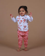 Load image into Gallery viewer, Tiny Tribe Flower Sweatpant
